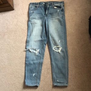 American Eagle light wash mom jeans